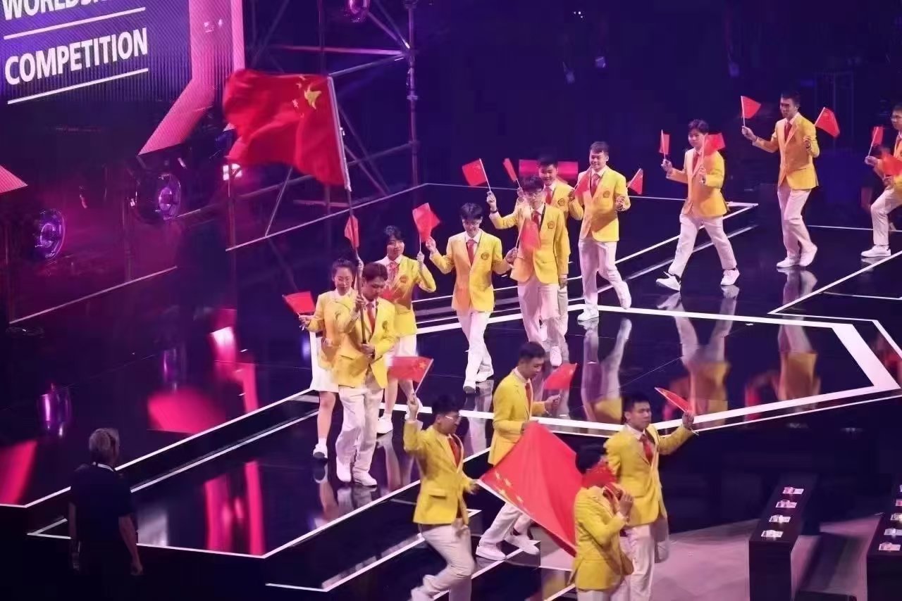 里昂首发阵容调整,主帅展现魅力指挥团队的简单介绍 里昂首发阵容调整,主帅展现魅力指挥团队的简单介绍