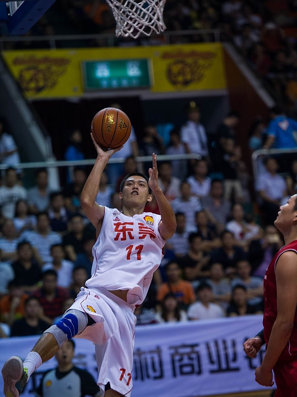 aoa体育体育官网-广州队球员表现出色，帮助球队夺胜