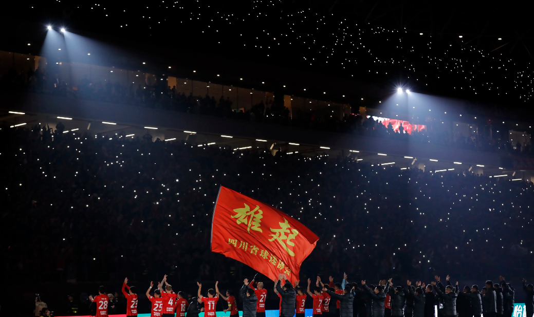 关于民族联赛激情澎湃,球迷围观赛场争相呐喊助威的信息 关于民族联赛激情澎湃,球迷围观赛场争相呐喊助威的信息