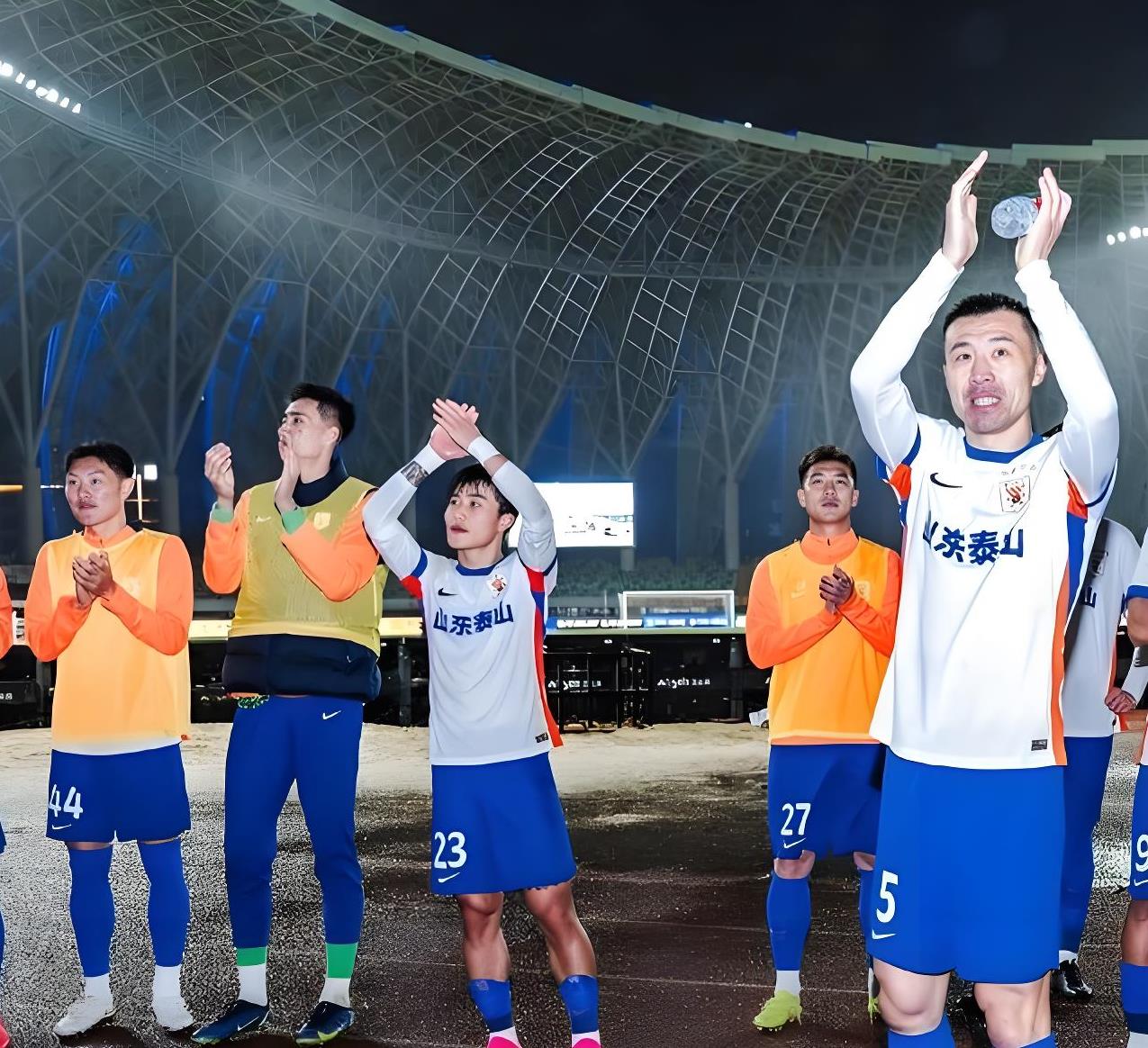 辽宁莫泰拓踹权游:球队整体实力尽显,轻松取胜 辽宁莫泰拓踹权游:球队整体实力尽显,轻松取胜