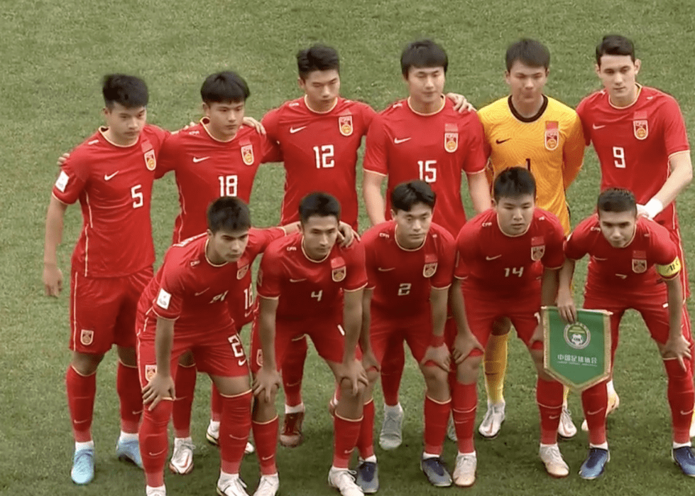 防线坚固！后卫稳守不失，力保比分领先的简单介绍