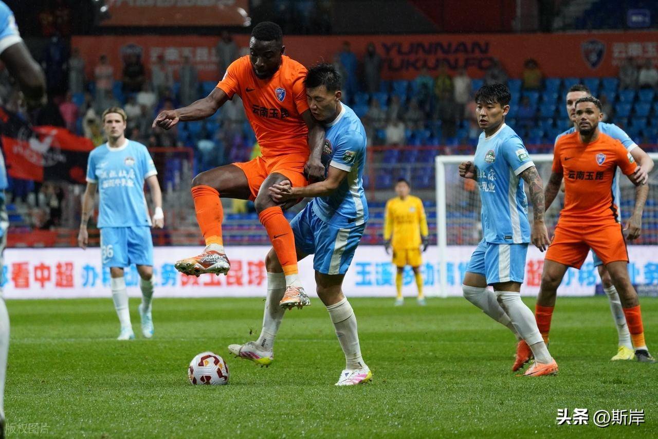 激战正酣,球员尽展球技风采的简单介绍 激战正酣,球员尽展球技风采的简单介绍