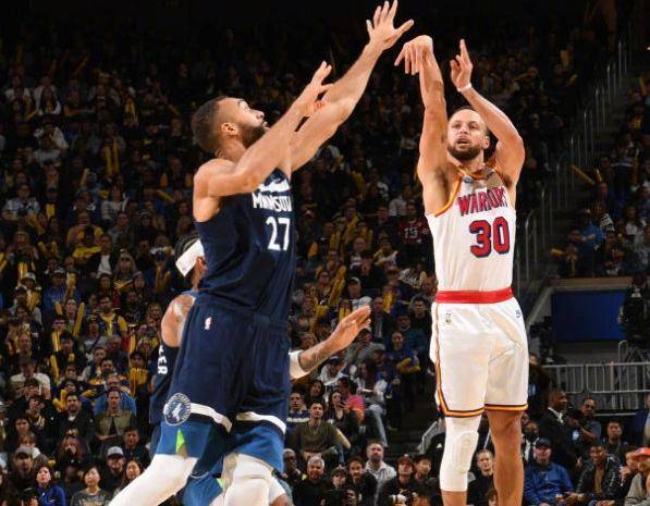 勇士不敌老鹰，库里全场独得35得分助球队遗憾落败的简单介绍