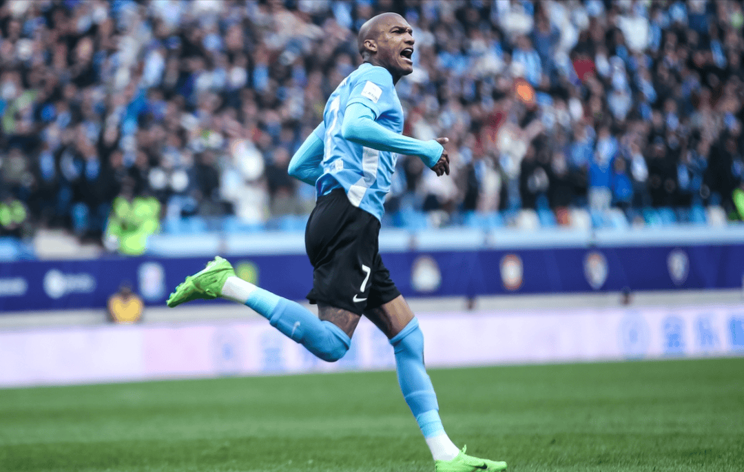 大连一方主场大胜,击溃对手保持不败 大连一方主场大胜,击溃对手保持不败