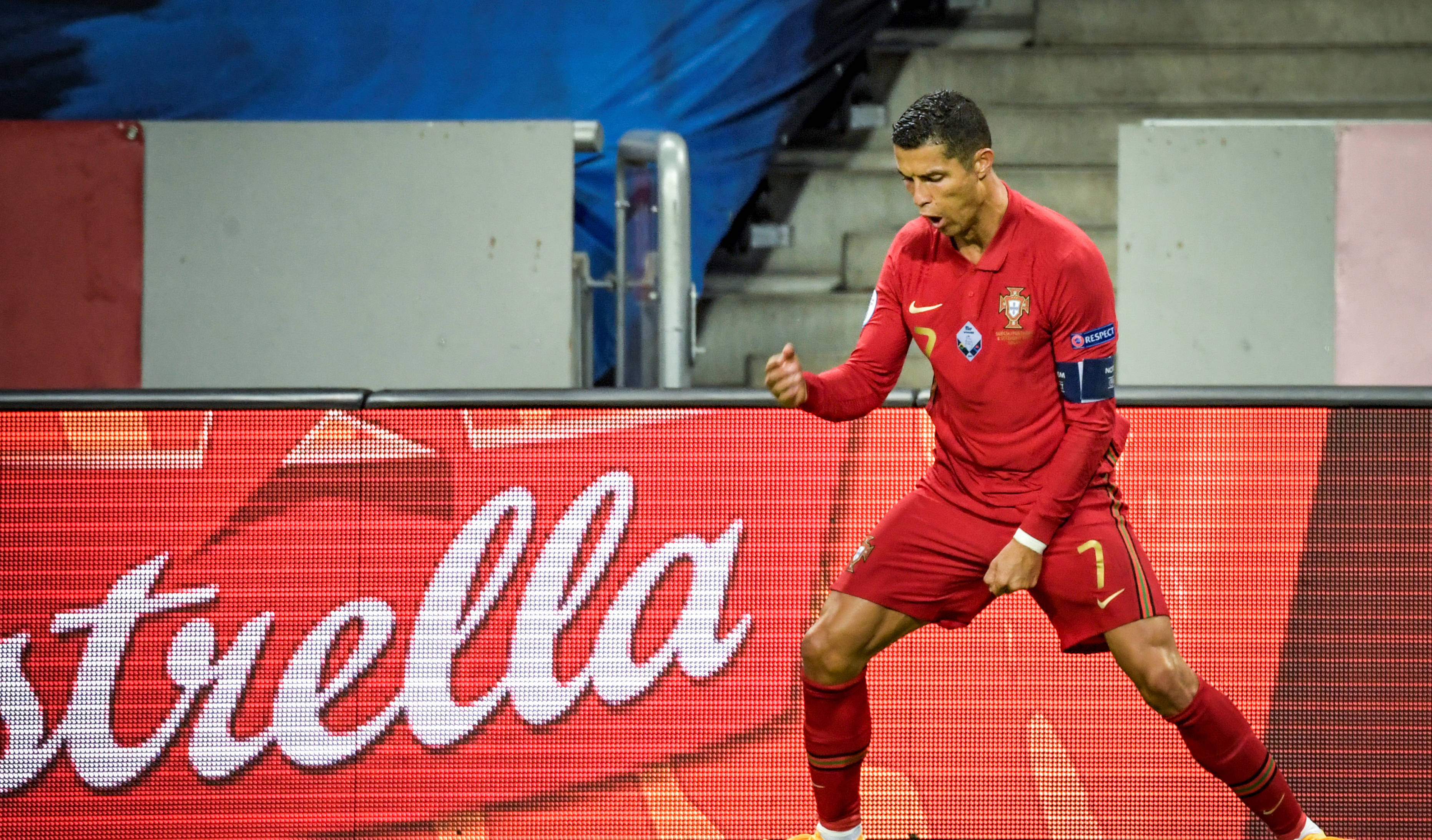 葡萄牙剧烈对抗,携手晋级欧洲杯 葡萄牙剧烈对抗,携手晋级欧洲杯