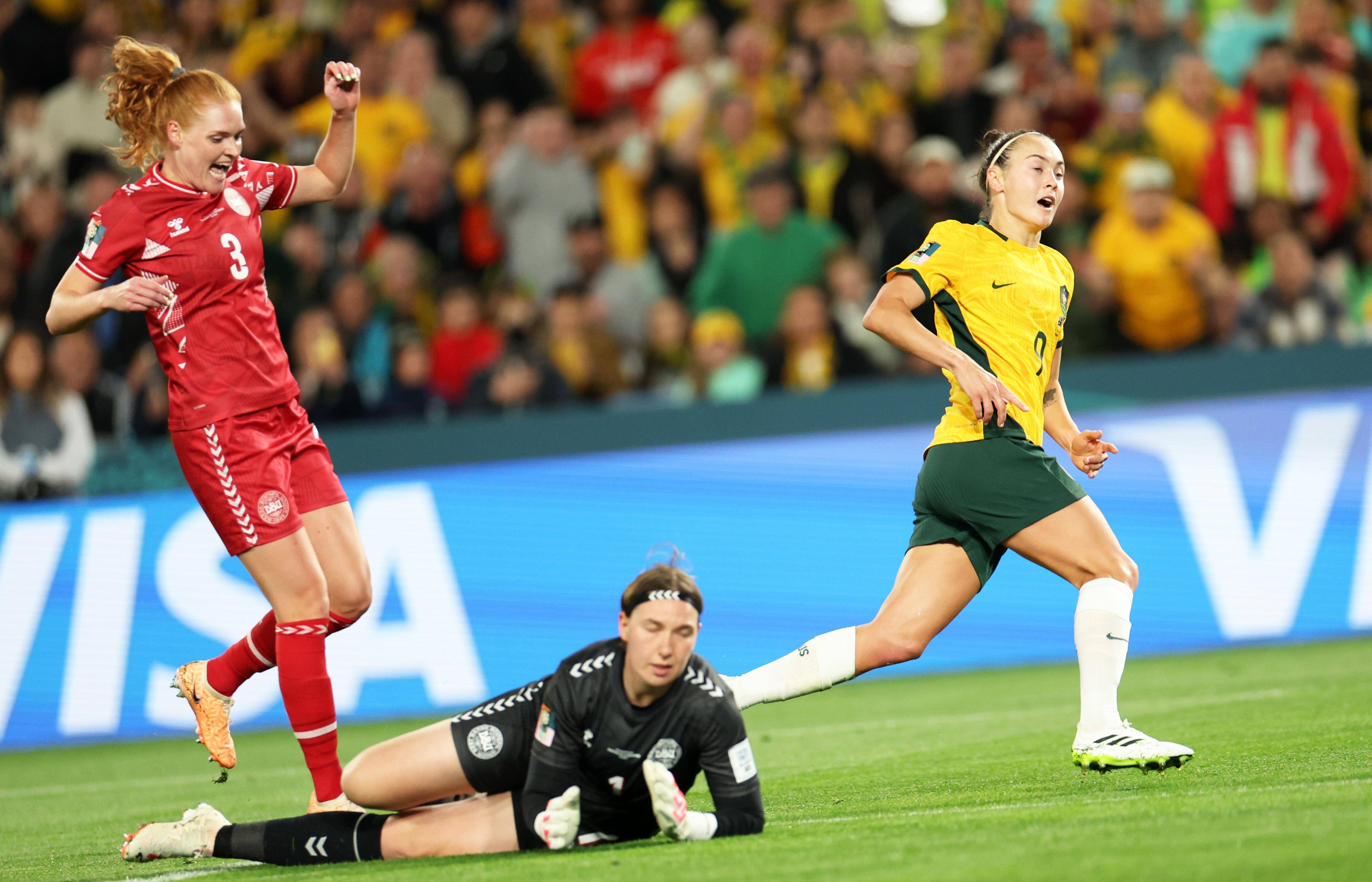 aoa体育体育下载-欧洲女足精彩绝伦瞬间回放，场面壮观感人