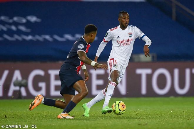 里昂主场大胜，豪取三分继续保持领先优势的简单介绍