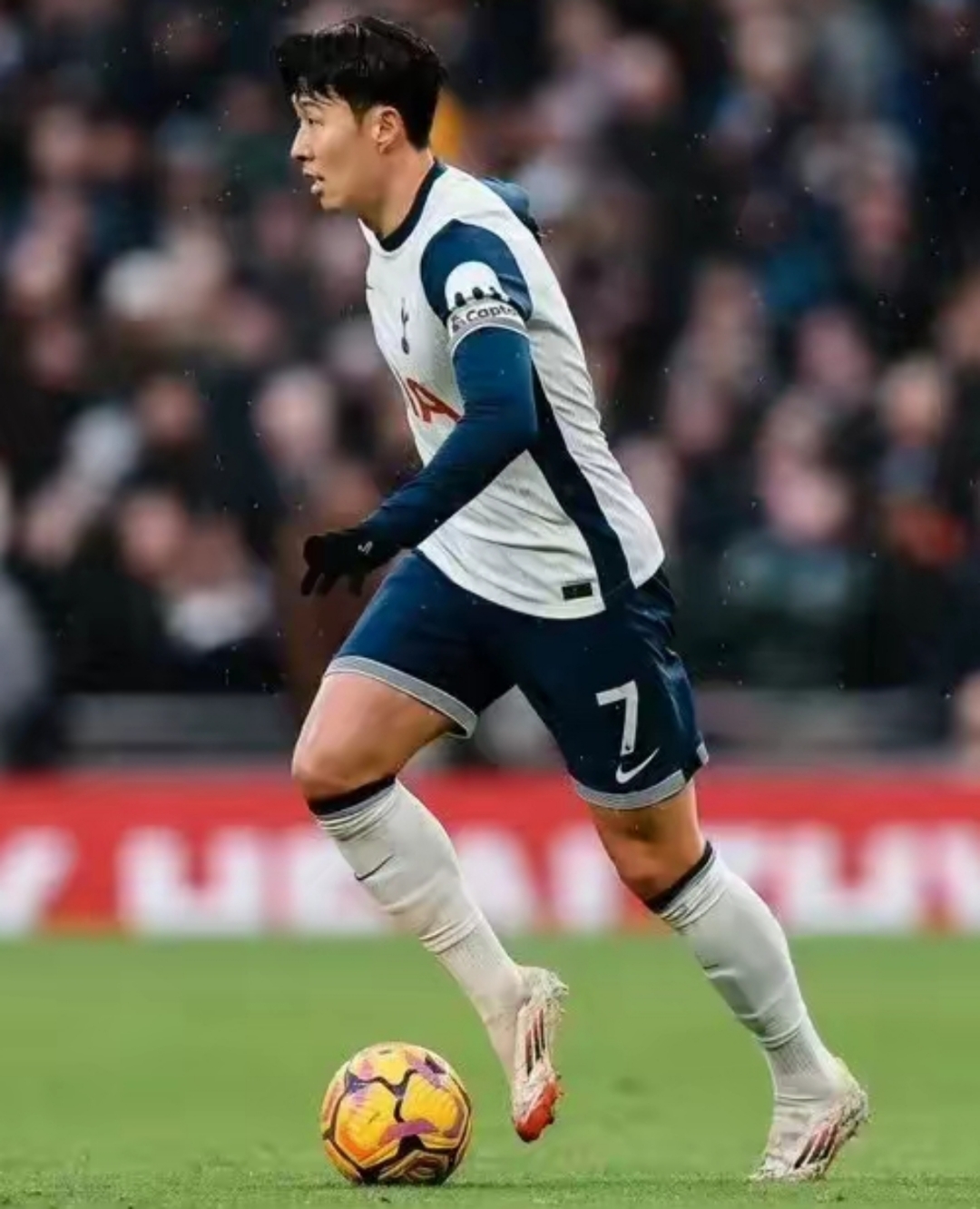 aoa体育体育链接-热刺前锋火力全开格外活跃在前场进攻