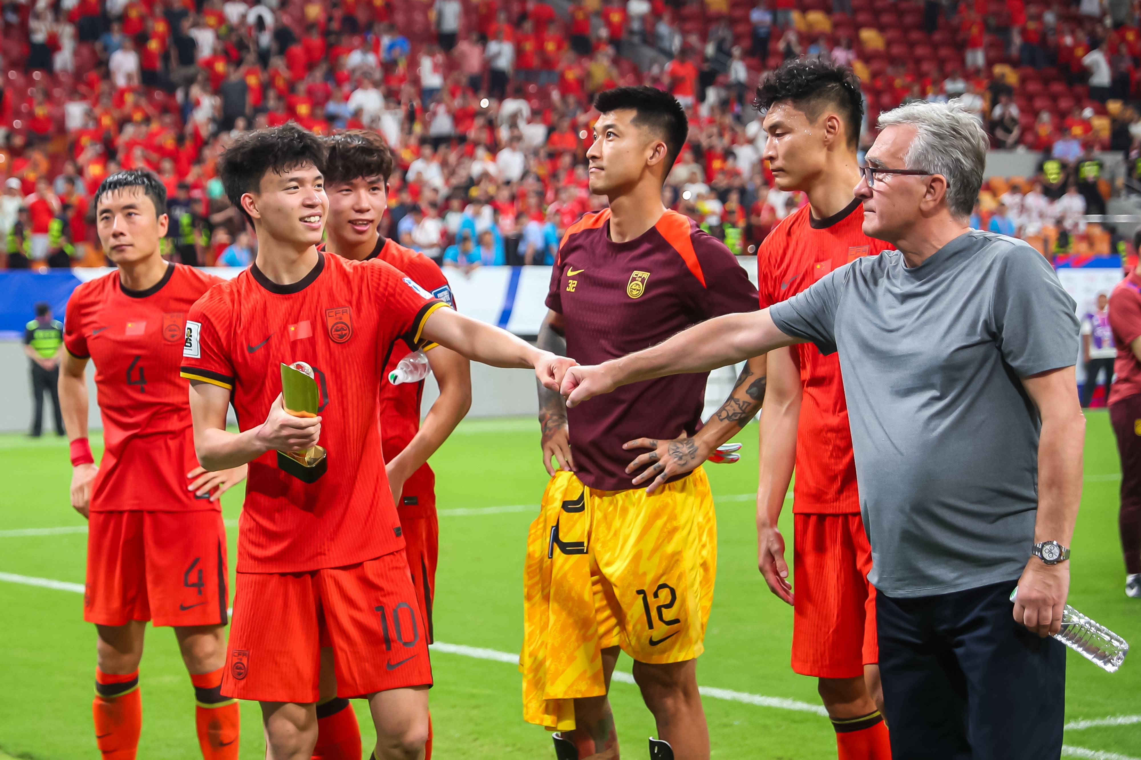 亚洲杯足球比赛结束后精彩回顾 亚洲杯足球比赛结束后精彩回顾