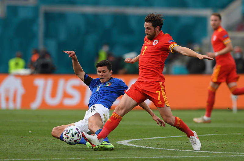 丹麦大胜威尔士，展现出色足球技术