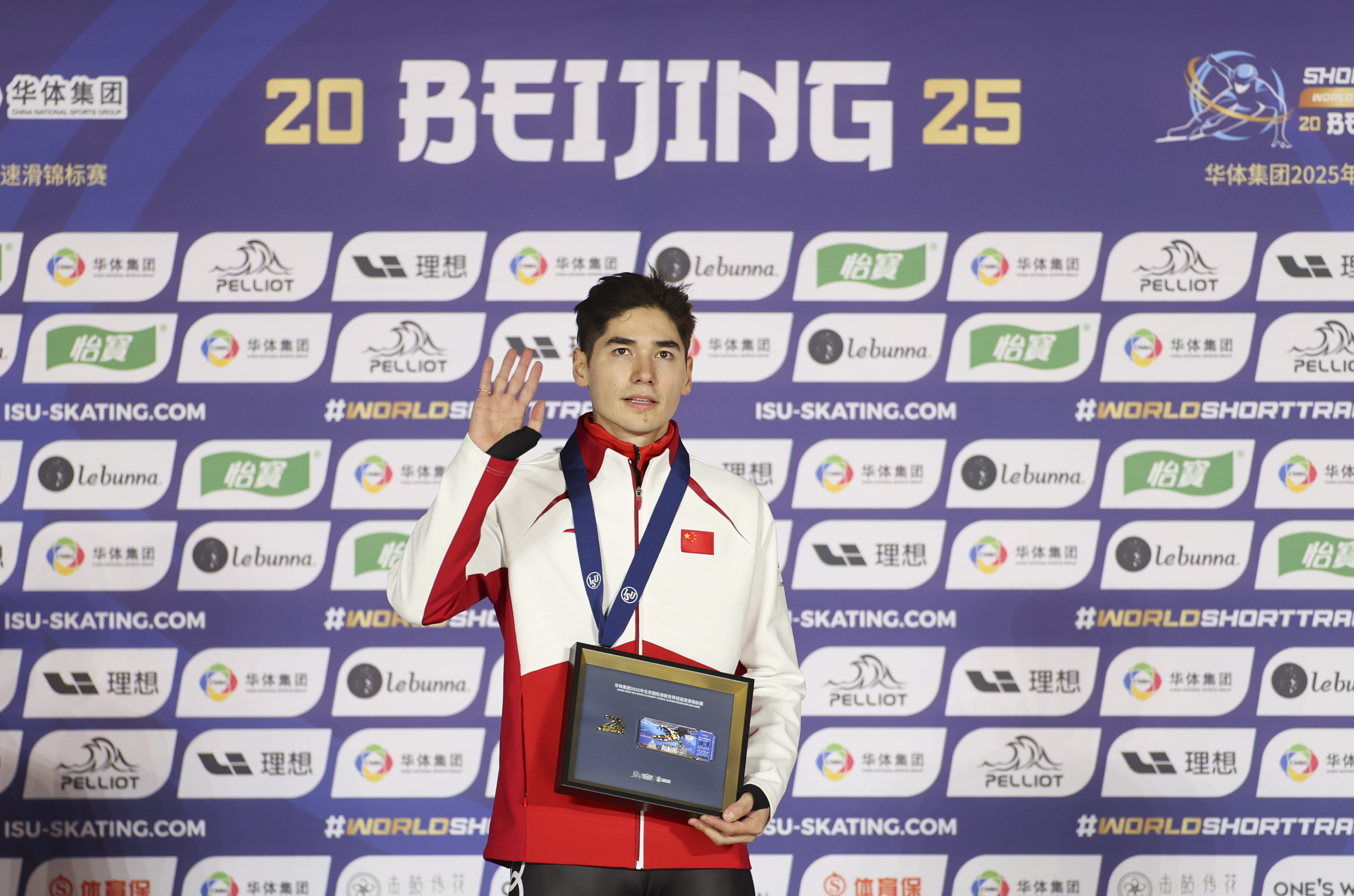 关于英国新秀斩获短道速滑金牌,崭露头角的信息 关于英国新秀斩获短道速滑金牌,崭露头角的信息