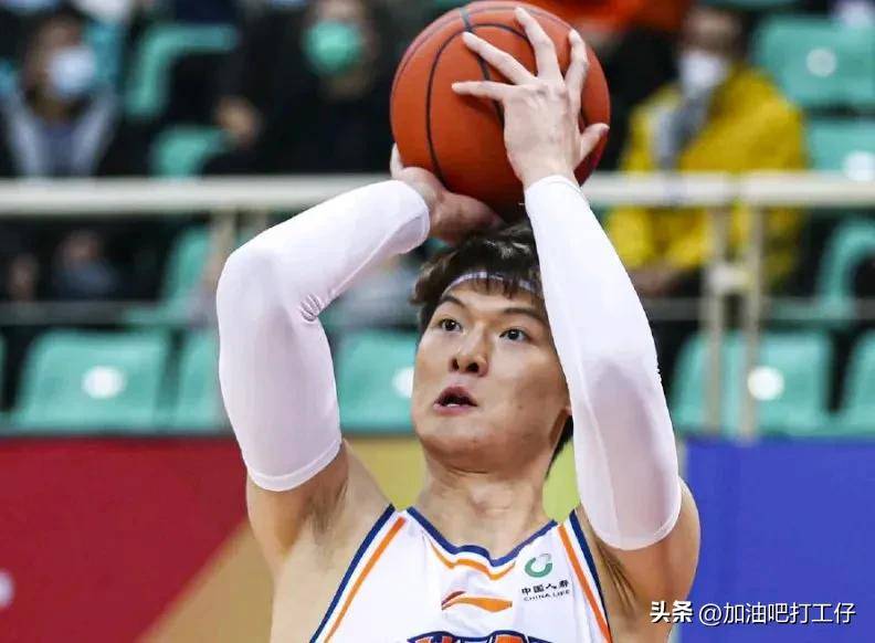 上海男篮团结协作，力夺胜利的简单介绍