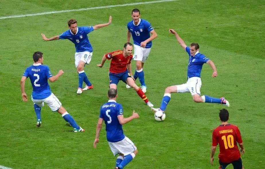 aoa体育体育地址-包含意大利遭遇惨败，无缘欧国联四强的词条