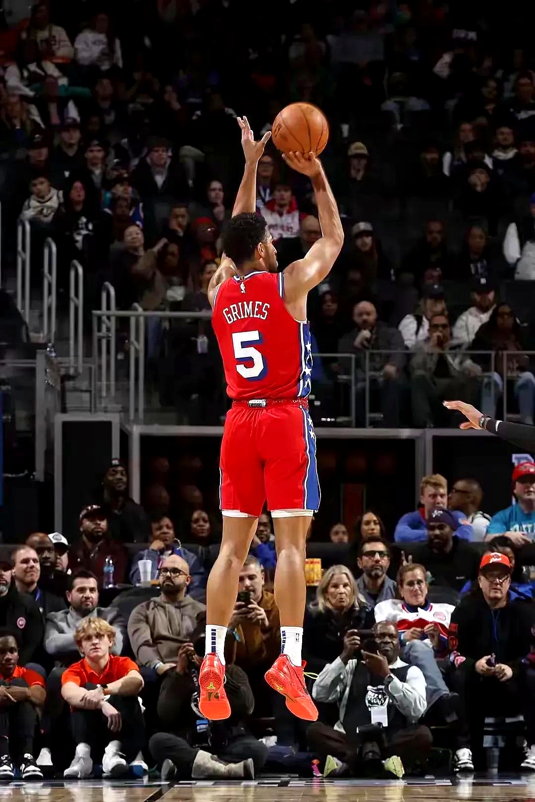 76人队横扫独行侠队晋级下一轮比赛 76人队横扫独行侠队晋级下一轮比赛