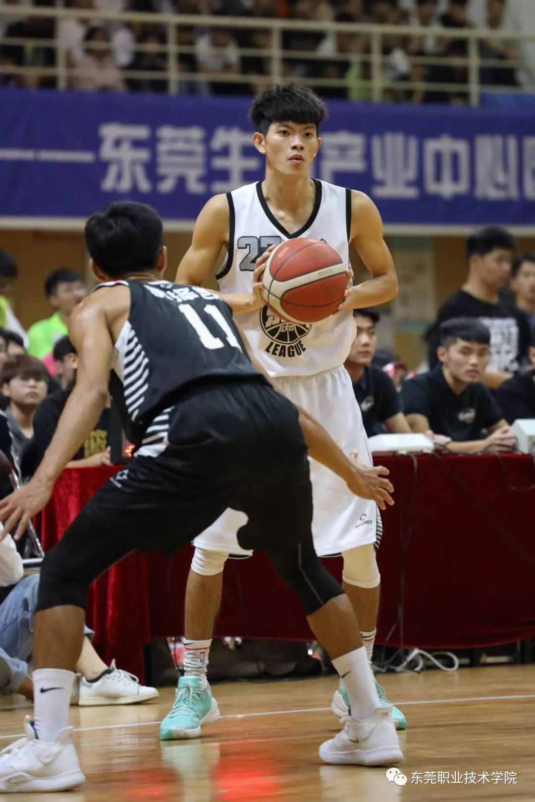 aoa体育体育官网-赣州男篮逆转胜利，豪取胜利