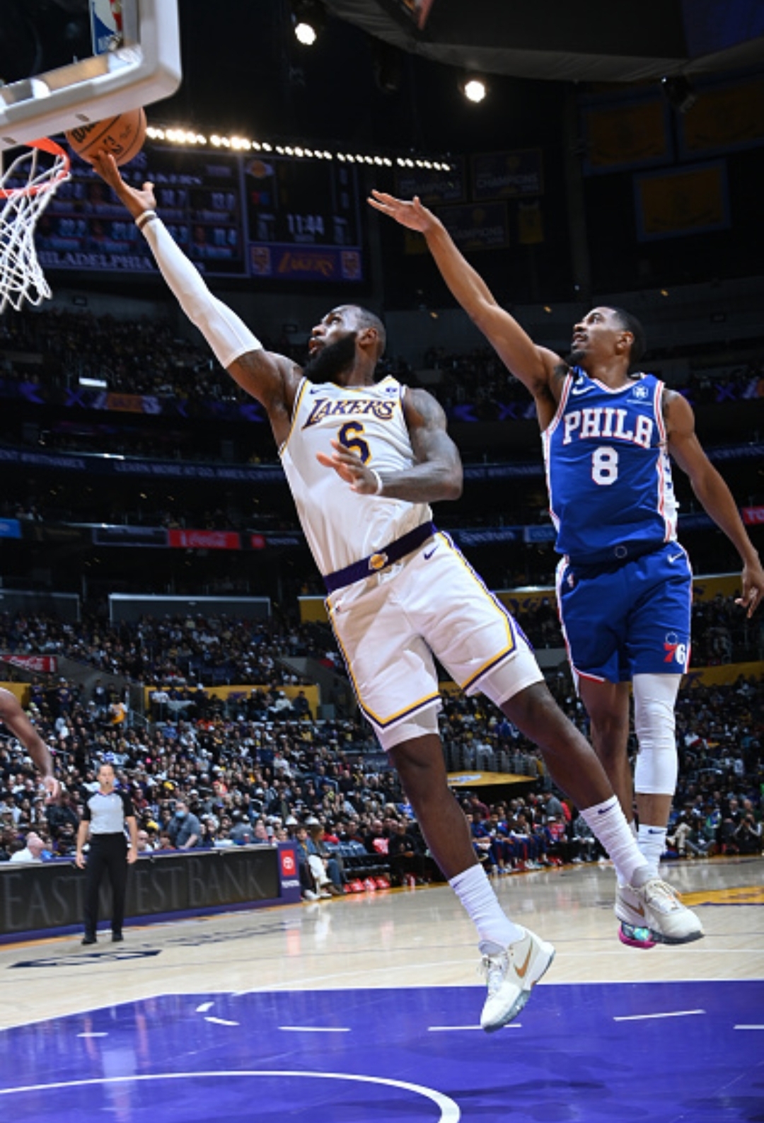 弗赖堡主场势不可挡,豪取三分的简单介绍 弗赖堡主场势不可挡,豪取三分的简单介绍