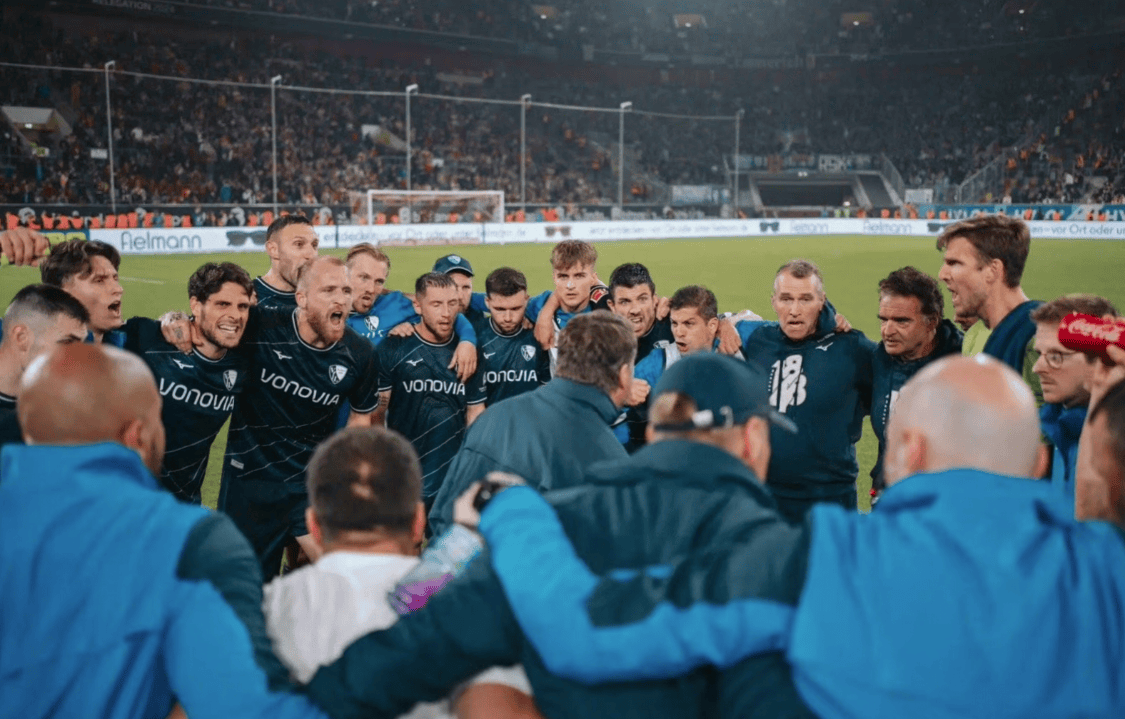 杜塞尔多夫队在比赛中实现逆转,取得胜利 杜塞尔多夫队在比赛中实现逆转,取得胜利